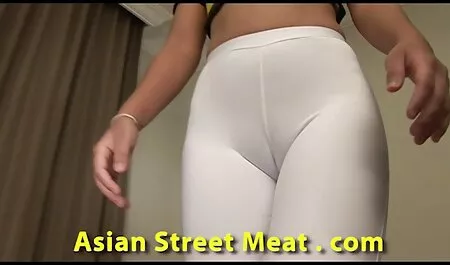 Chrissy Nova mutatja ki a keményen megbaszva természetes mellei