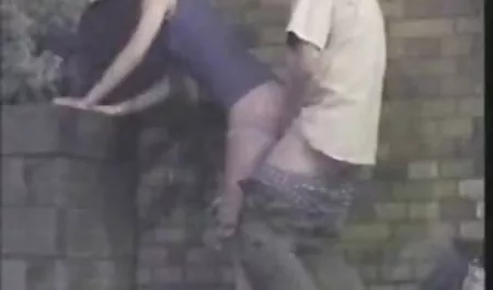 Undorító nagy azyza porn szar a kocsiban.