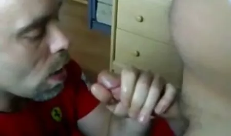 Ez a ingyen szex telefonra MILF nővér fog jönni, ha fizet.