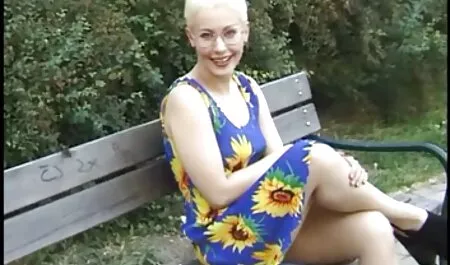 A fickó felkészíti felnőtt filmek ingyen barátnője anális szex.