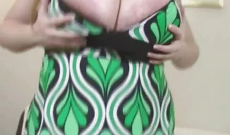 Chubby lány anya fiával dug kap egy trágár masszázs