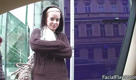 Kyra McKinsey maszturbál a punciját játékokkal. pinába élvezések