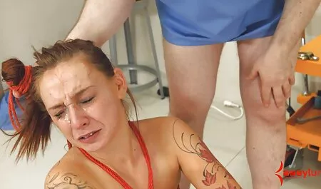 Missy Lee milf filmek egy szex magyarul beszélő szexvideók videó egy fiatal kakas.