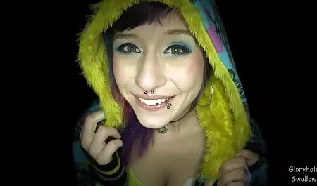 Rövid hajú Milf kap xxx videó ingyen egy szép töltelék.