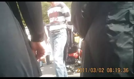 Latin lovagol ingyen szeksz video egy hatalmas kakas óvszer nélkül.