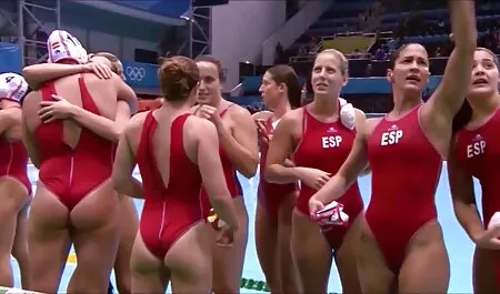 Egy vicces tini kelemen anna leszbi mellekkel mindent lenyel.
