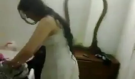 Egy gyönyörű fiatal szőke maszturbál ingyen pornó online nehéz.